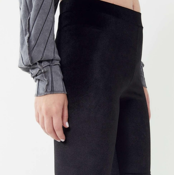 UO Velvet High-Rise Bike Short - Picture 7 of 7